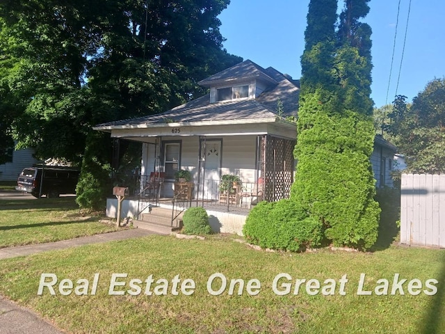 bungalow with a front lawn and covered porch