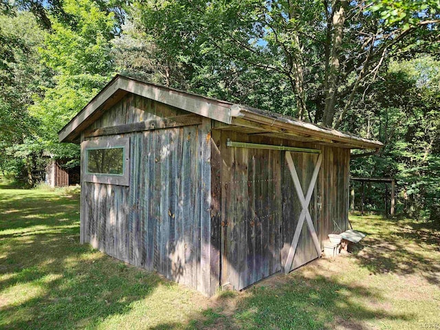 view of outdoor structure with a lawn