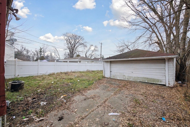 view of yard with a garage and an outdoor structure