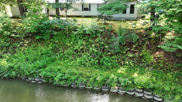 view of yard featuring a water view