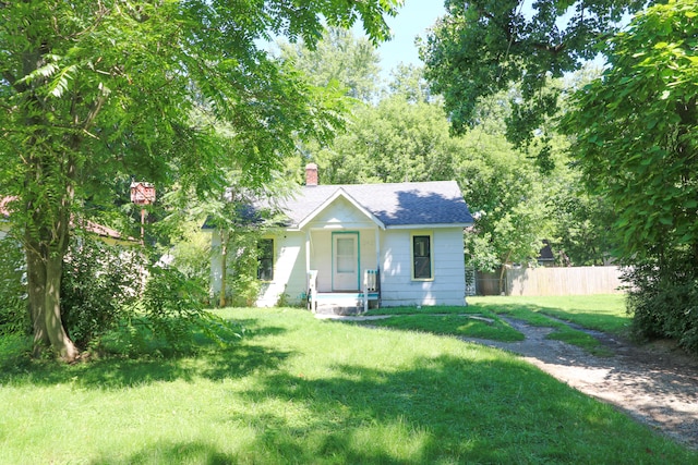 bungalow-style home featuring a front lawn