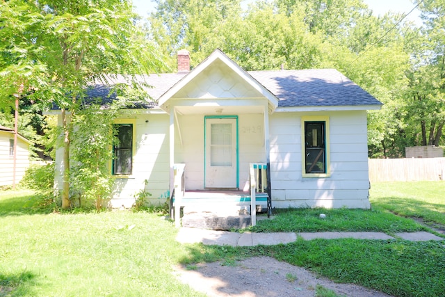 view of front of house featuring a front yard