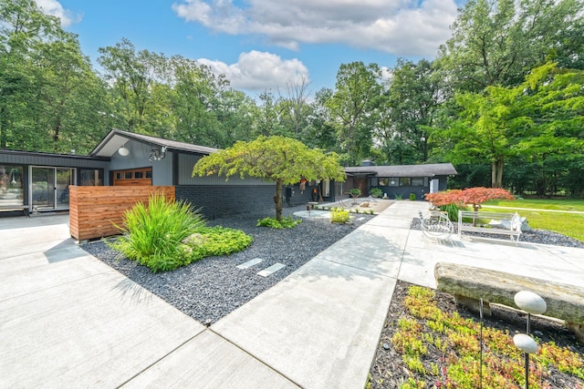 contemporary house featuring a garage