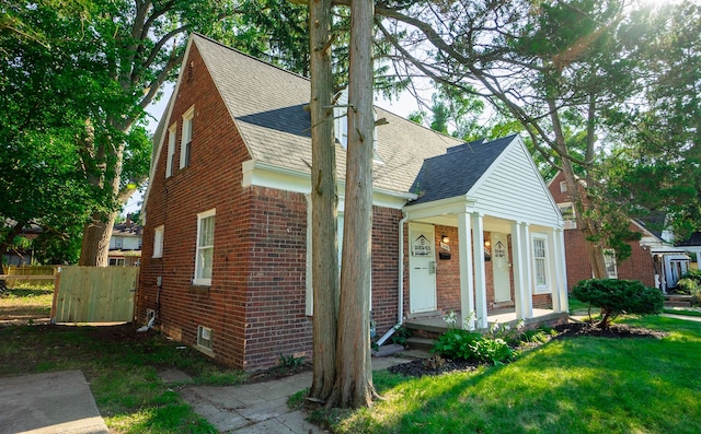 view of front of property with covered porch and a front lawn