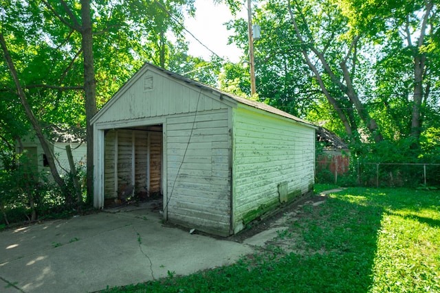 view of outdoor structure featuring a lawn