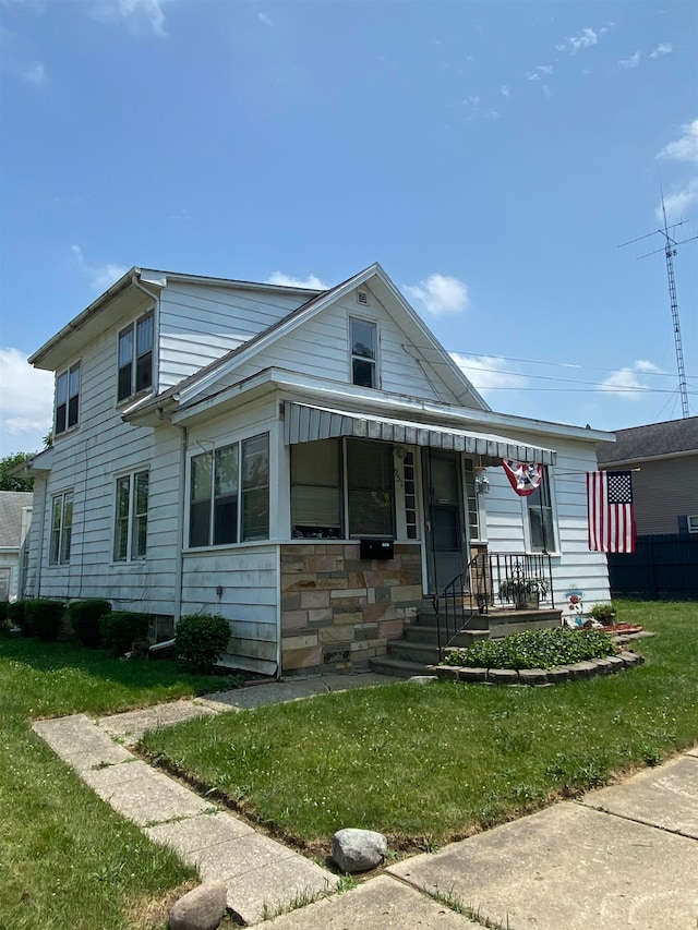 view of front of house featuring a front yard