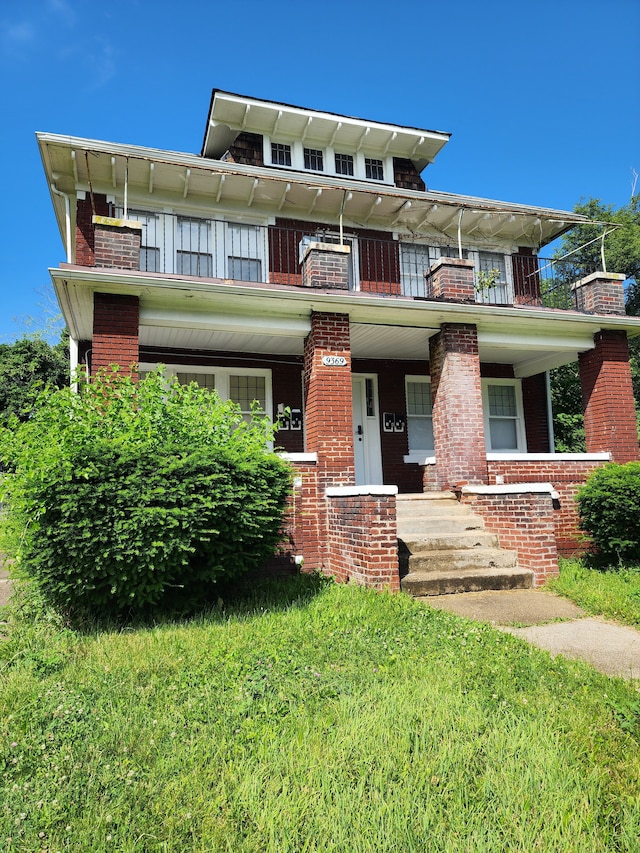 view of front of home featuring a front yard and covered porch