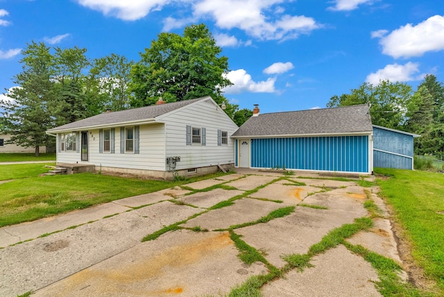 single story home featuring a front yard