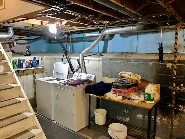 laundry room featuring washer and clothes dryer