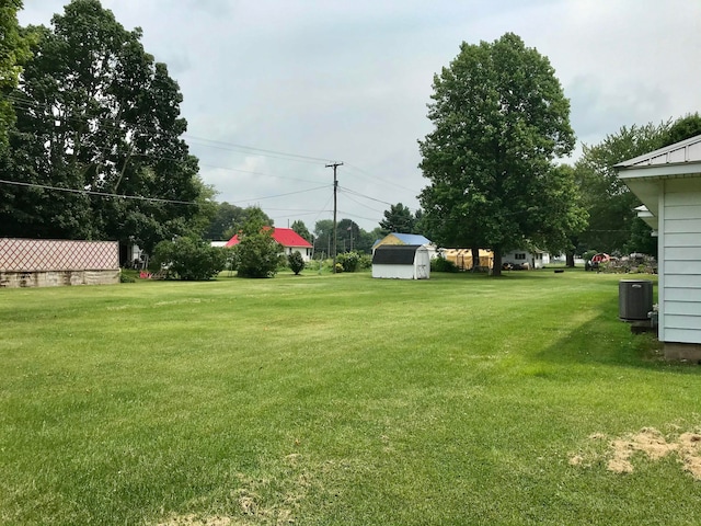 view of yard with central AC