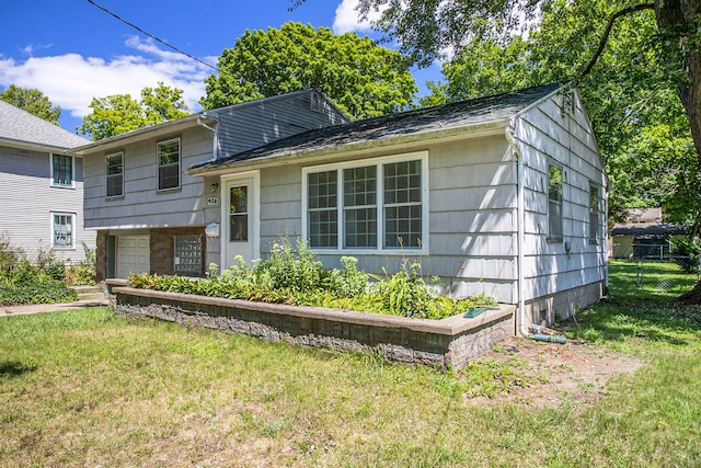 view of front facade with a garage and a front yard