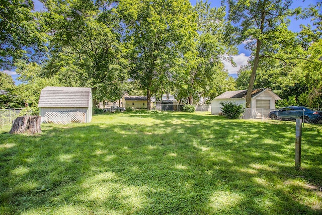 view of yard featuring a storage unit