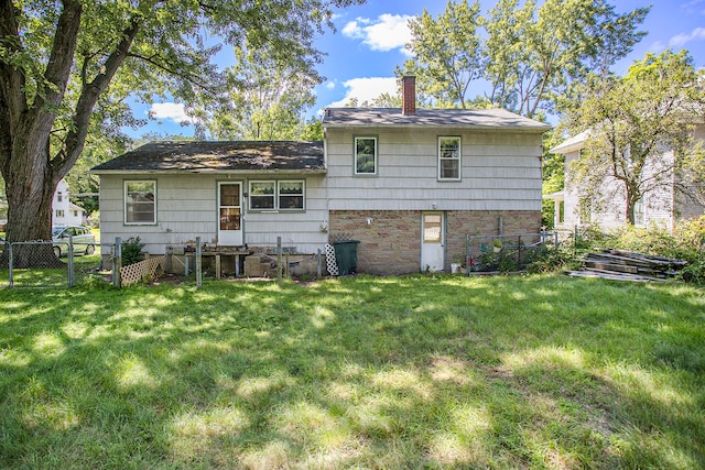 back of house featuring a lawn