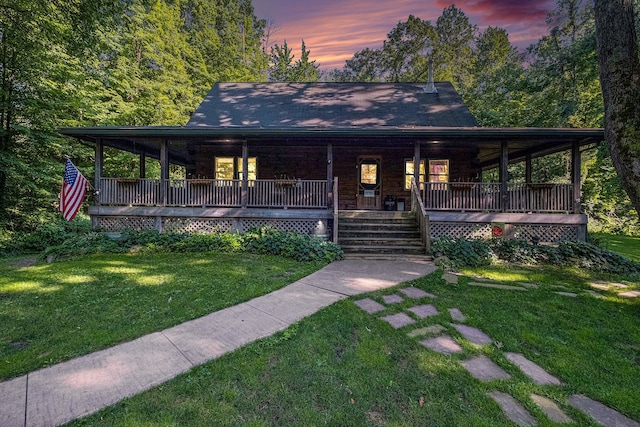 view of front of property featuring a lawn and covered porch