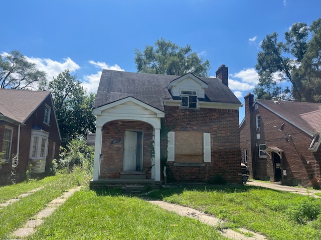 view of front of property with a front yard