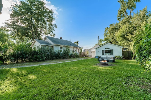 view of yard featuring an outdoor hangout area