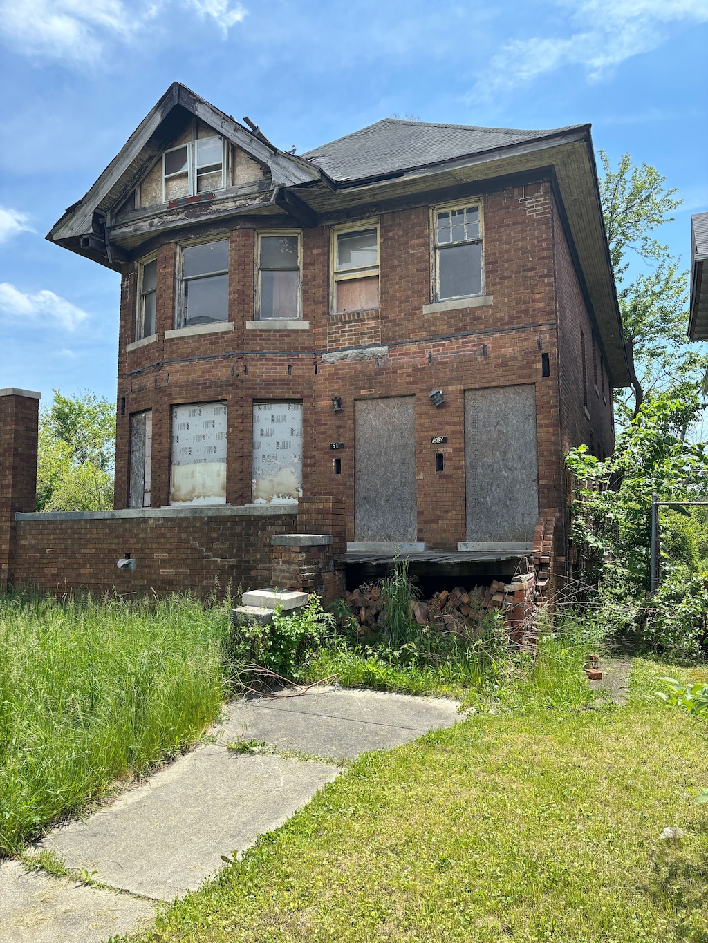 view of front facade