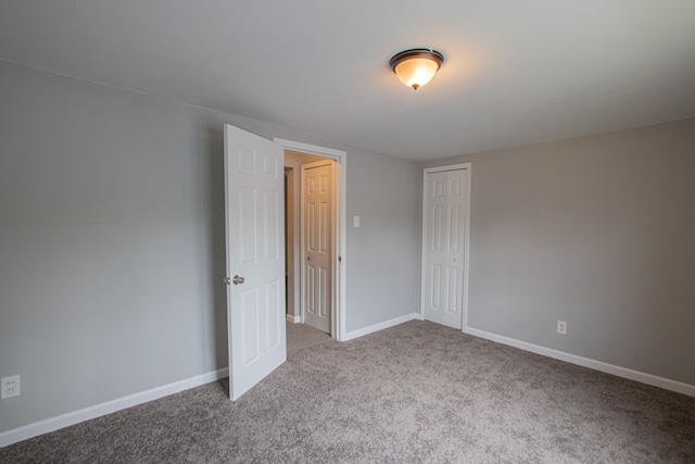 unfurnished room featuring carpet flooring