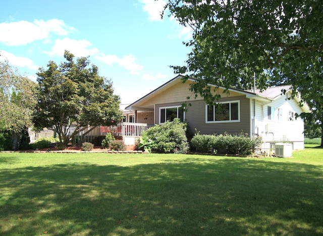 exterior space featuring a front yard and a porch