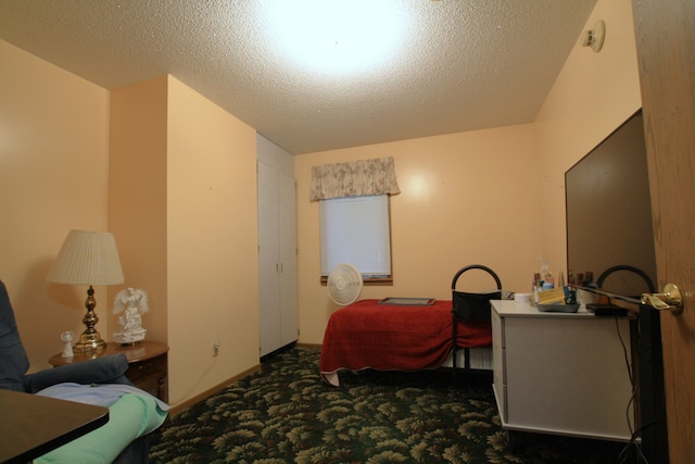 carpeted bedroom featuring a textured ceiling