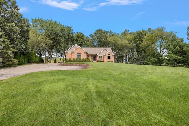 view of front of house featuring a front yard