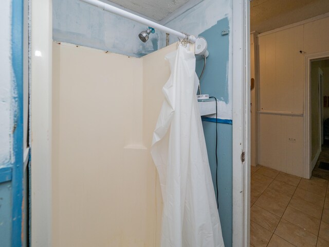 935 Osborne St, Kalamazoo, MI 49001 - full bathroom with tile patterned flooring and a shower with shower curtain