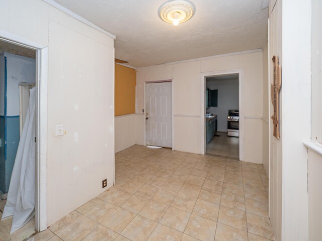 935 Osborne St, Kalamazoo, MI 49001 - spare room featuring light tile patterned flooring