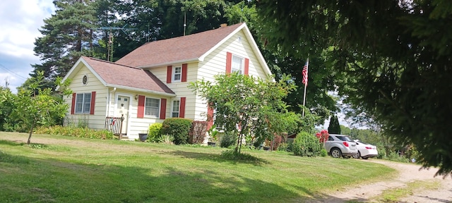 view of front of home with a front lawn