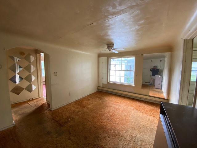 unfurnished room featuring carpet flooring and ceiling fan