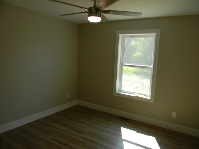 empty room featuring dark hardwood / wood-style floors and ceiling fan