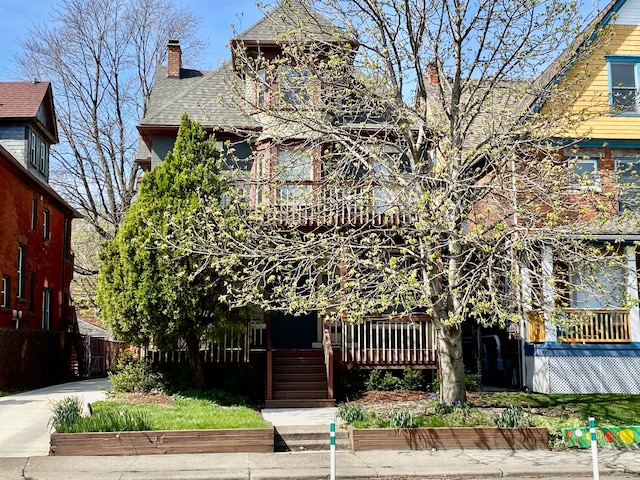 view of front of property featuring a deck