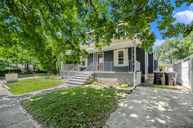 view of front of property featuring covered porch and a front yard