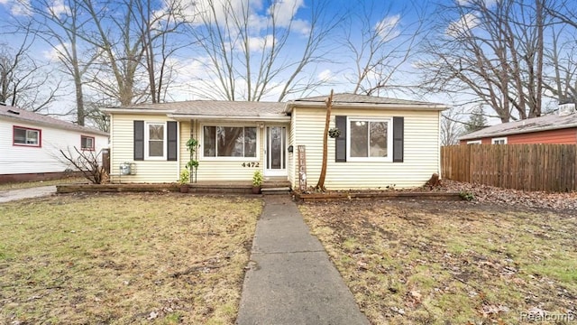 view of front of house with a front yard