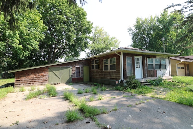 4318 Tommy Armour Dr, Flint, MI 48506 - view of single story home