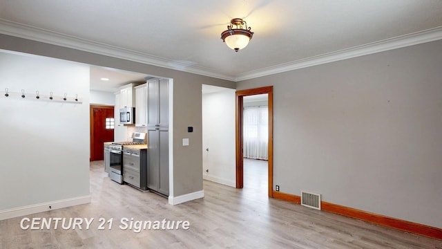 empty room with crown molding and light hardwood / wood-style flooring