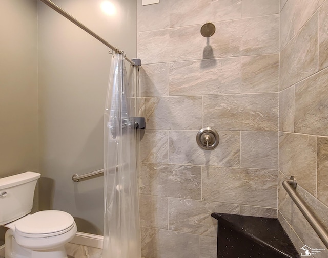 bathroom featuring curtained shower and toilet