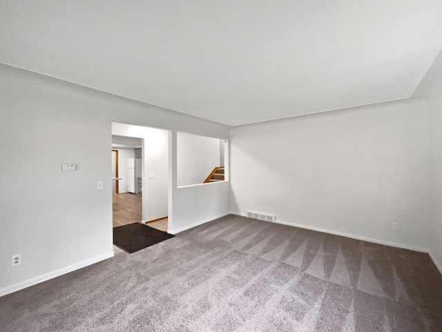 unfurnished room featuring carpet flooring