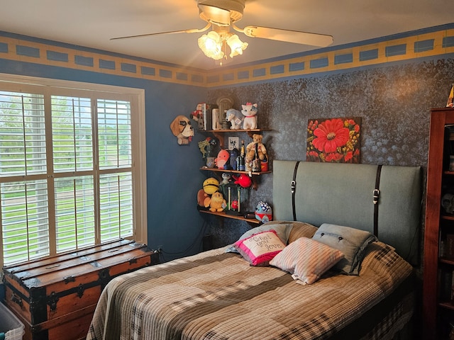 bedroom with ceiling fan