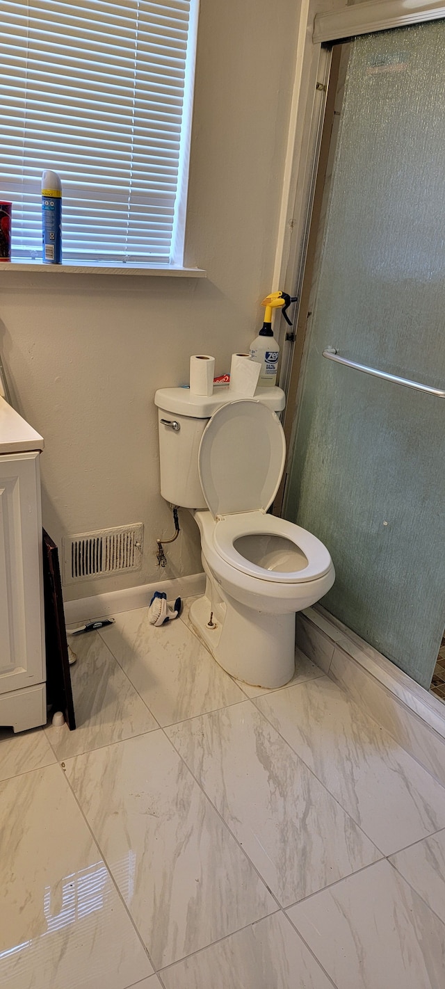 bathroom featuring toilet