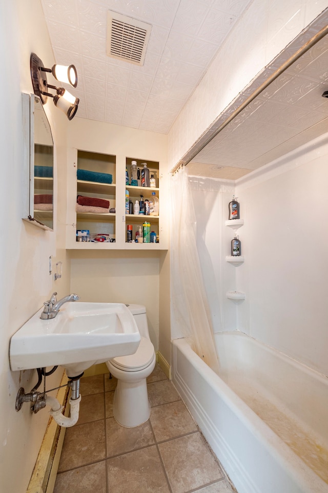 full bathroom with toilet, sink, and shower / tub combo with curtain