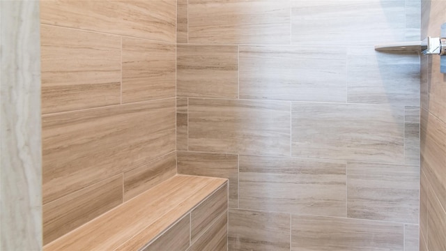 bathroom featuring a tile shower