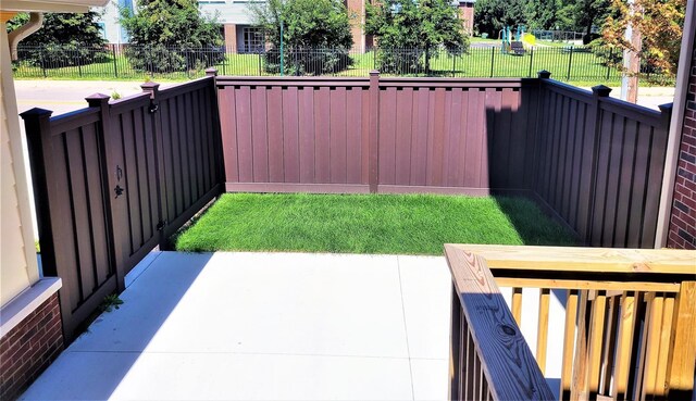 1361 W Canfield St, Detroit, MI 48208 - view of yard with a patio area