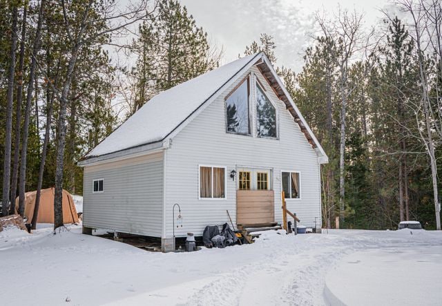 exterior space featuring an outdoor structure