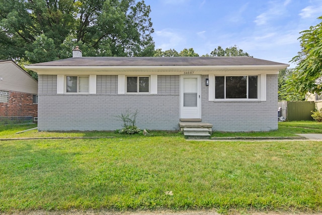 view of front of property with a front yard