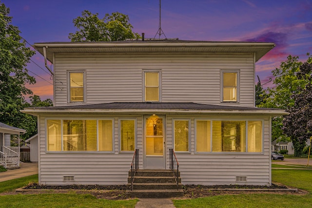 view of front facade featuring a yard