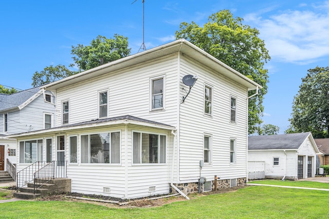 view of front of property with a front yard