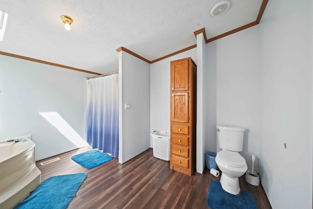 bathroom with a shower with shower curtain, a textured ceiling, crown molding, hardwood / wood-style floors, and toilet