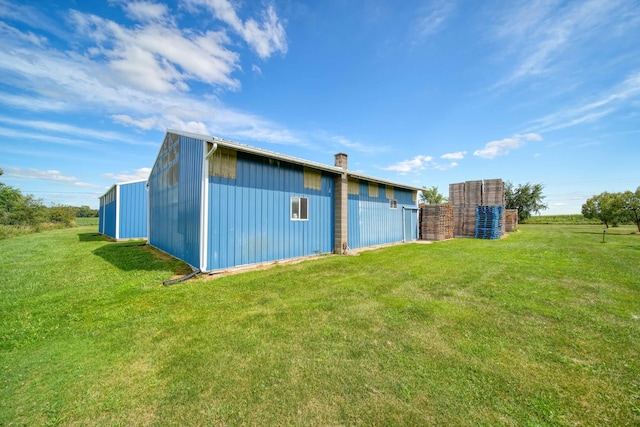 exterior space featuring a lawn