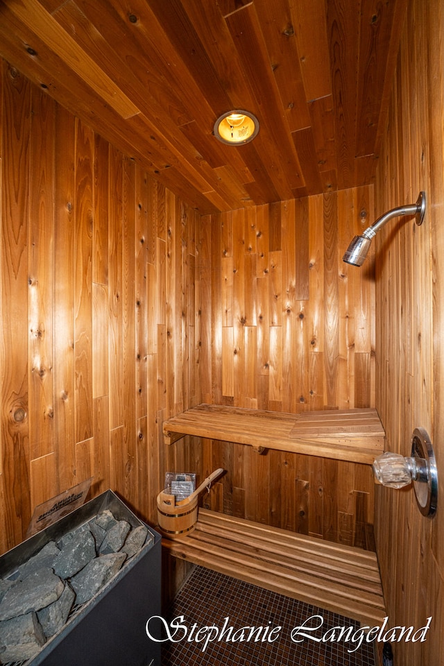 view of sauna / steam room