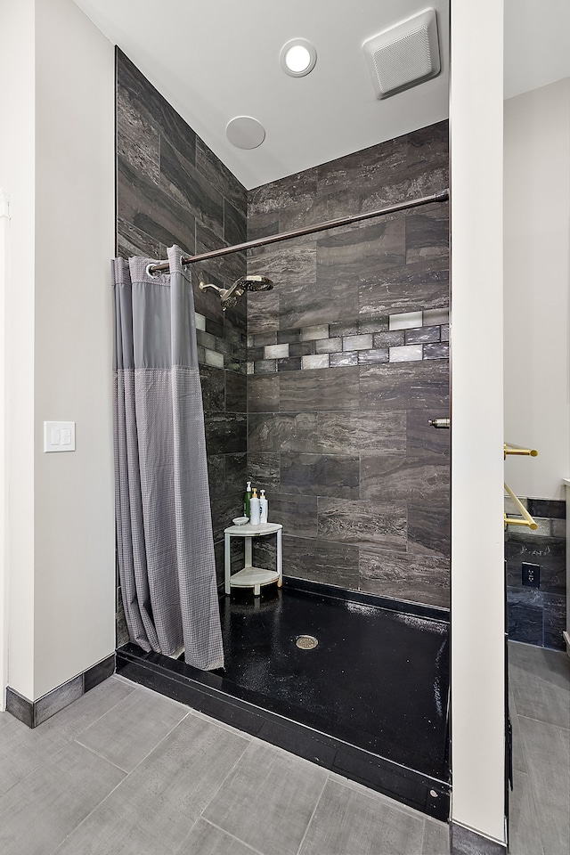 bathroom featuring curtained shower